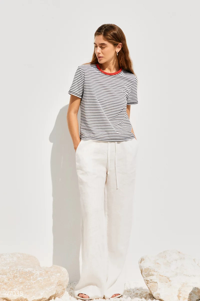 Basic striped t-shirt with a red collar photo 1