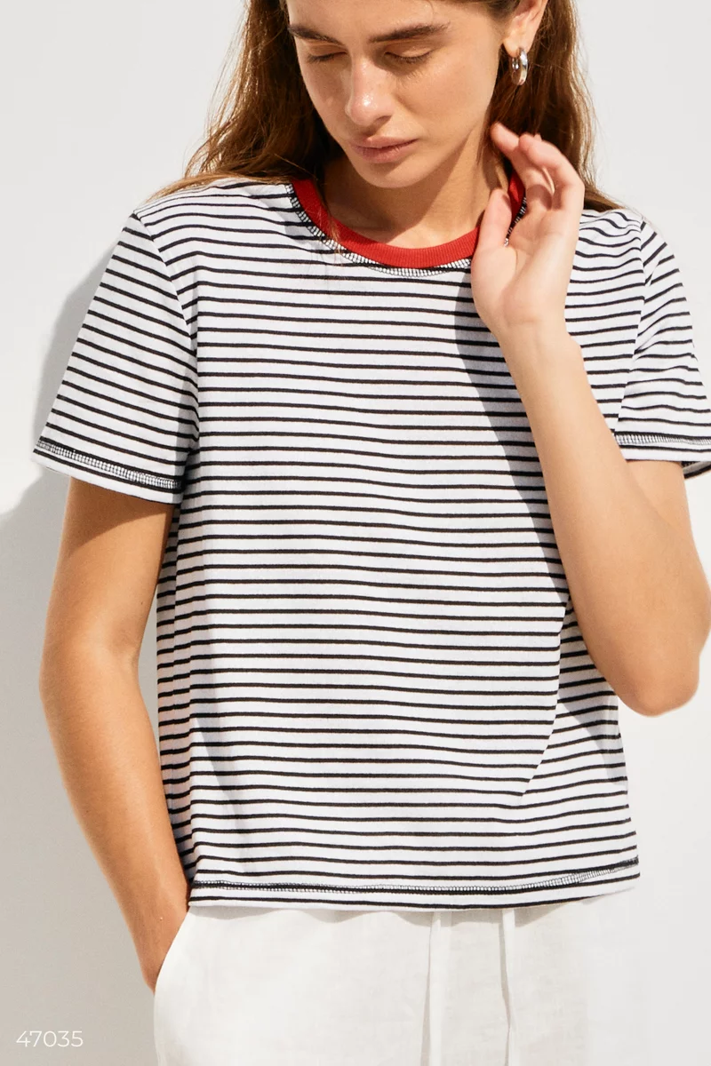 Basic striped t-shirt with a red collar photo 2
