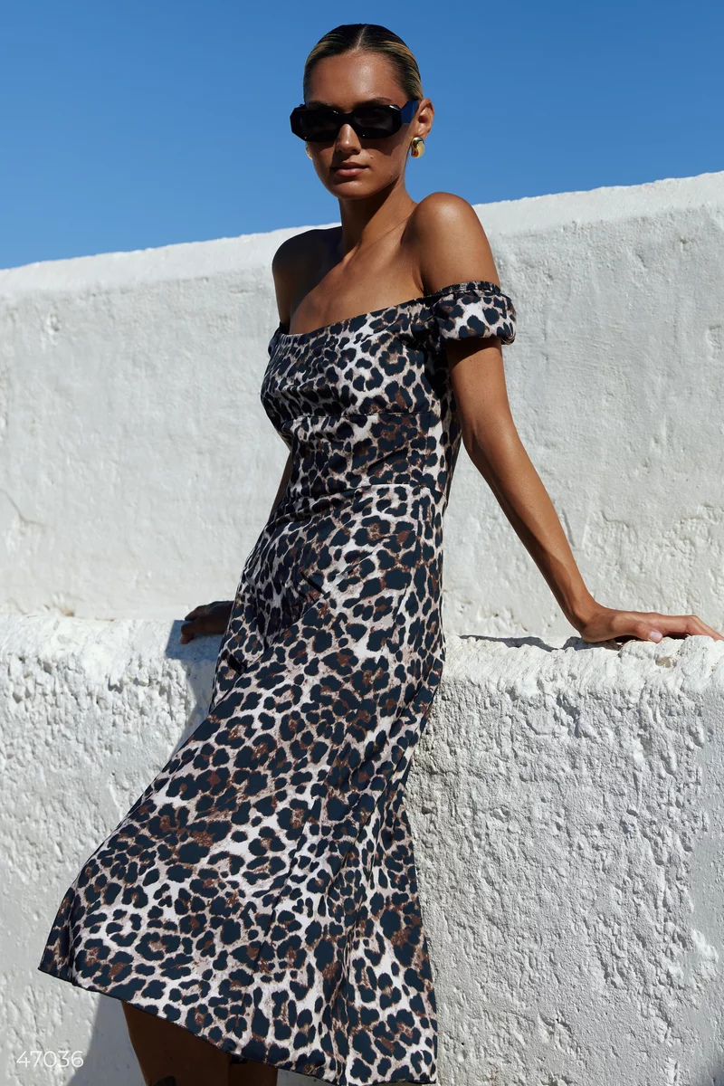 Midi dress with leopard print photo 1