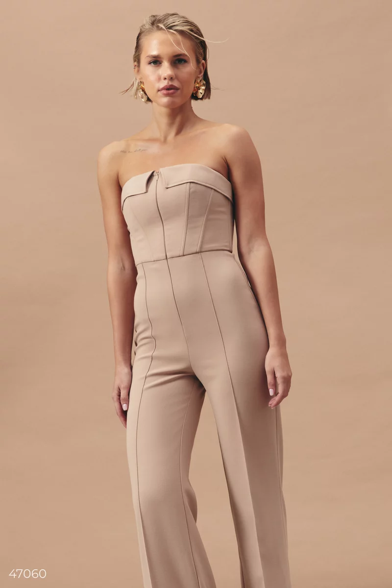 Beige jumpsuit with open shoulders photo 3