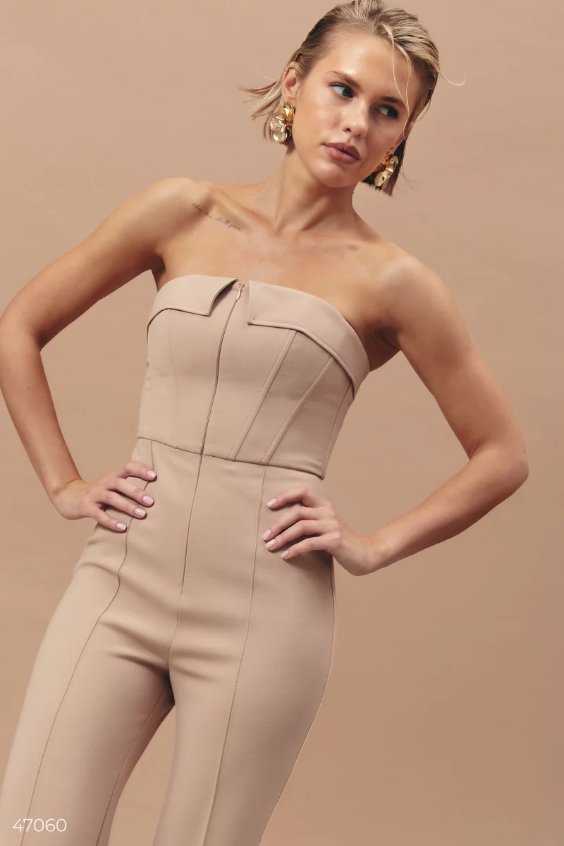 Beige jumpsuit with open shoulders photo 4