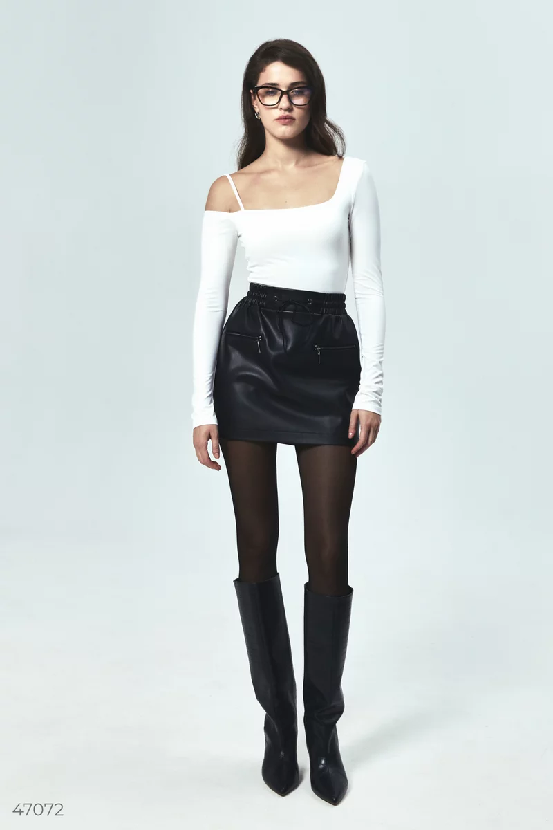 Mini leather skirt with elastic belt photo 1