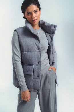 Gray quilted vest with pockets photo 1