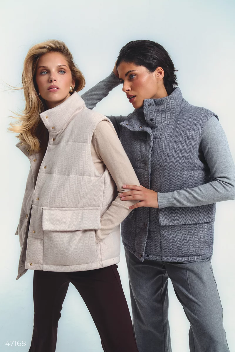 Gray quilted vest with pockets photo 2