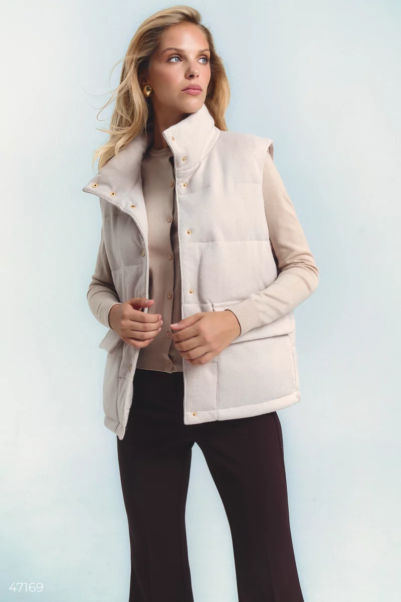 Beige quilted vest with pockets photo 5