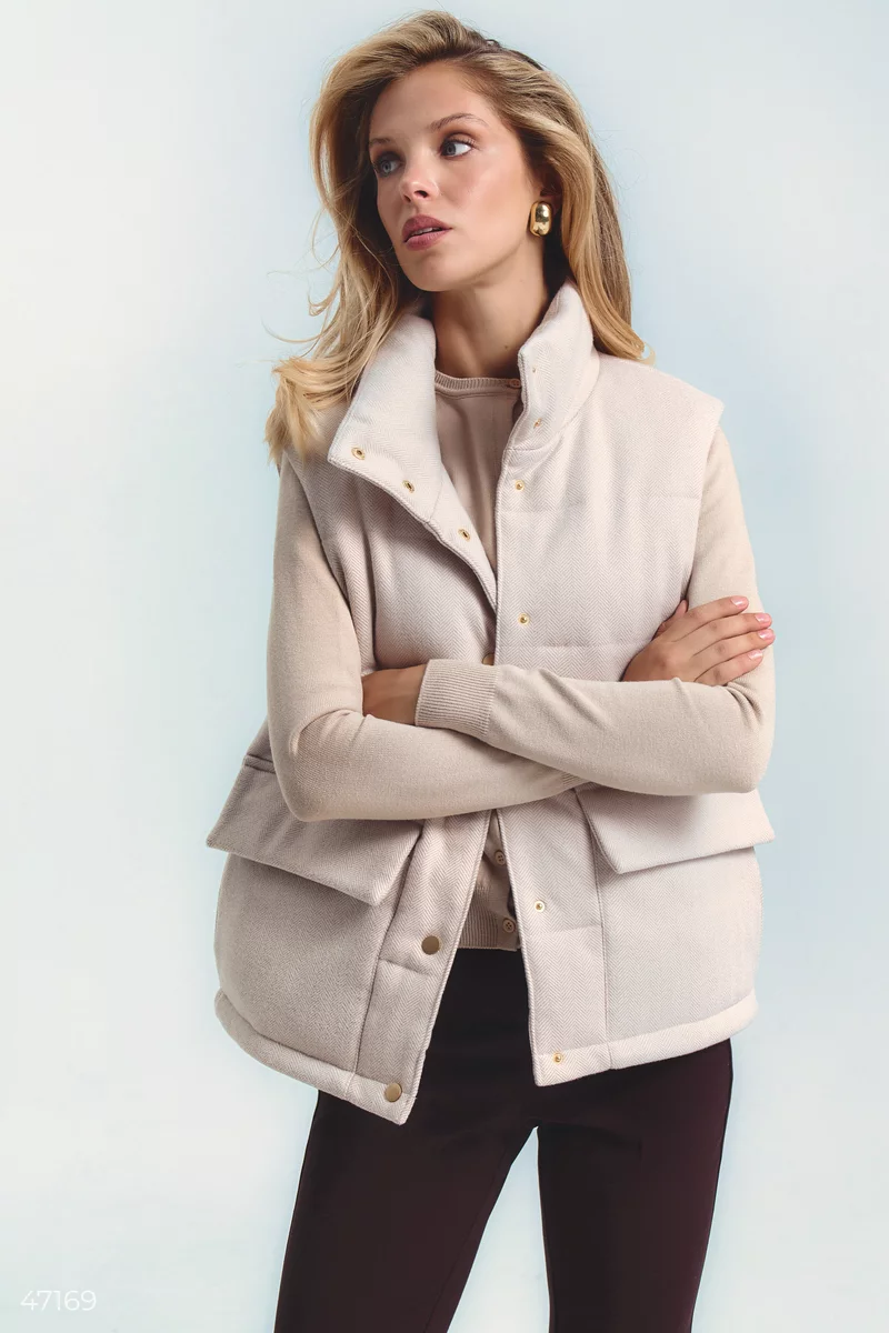 Beige quilted vest with pockets photo 4