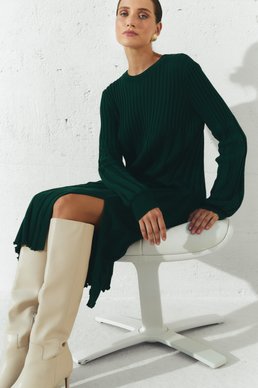 Green dress with embossed bottom and sleeves photo 4