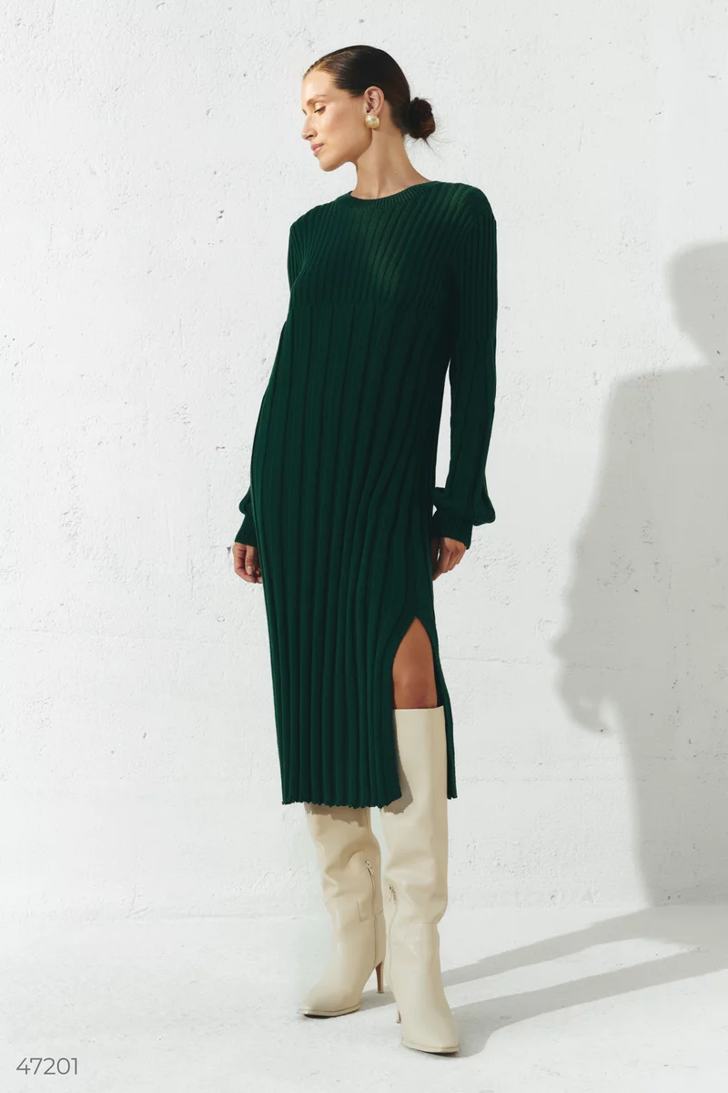 Green dress with embossed bottom and sleeves photo 2