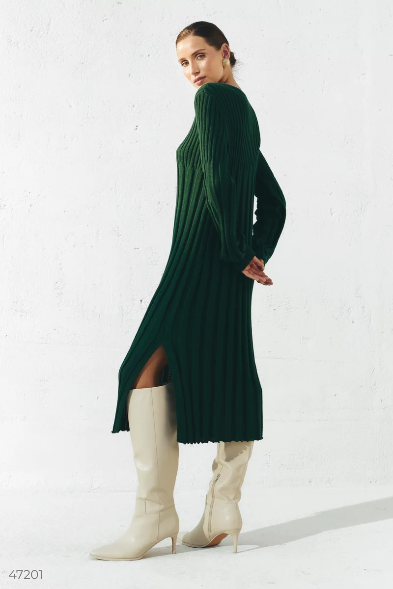 Green dress with embossed bottom and sleeves photo 3