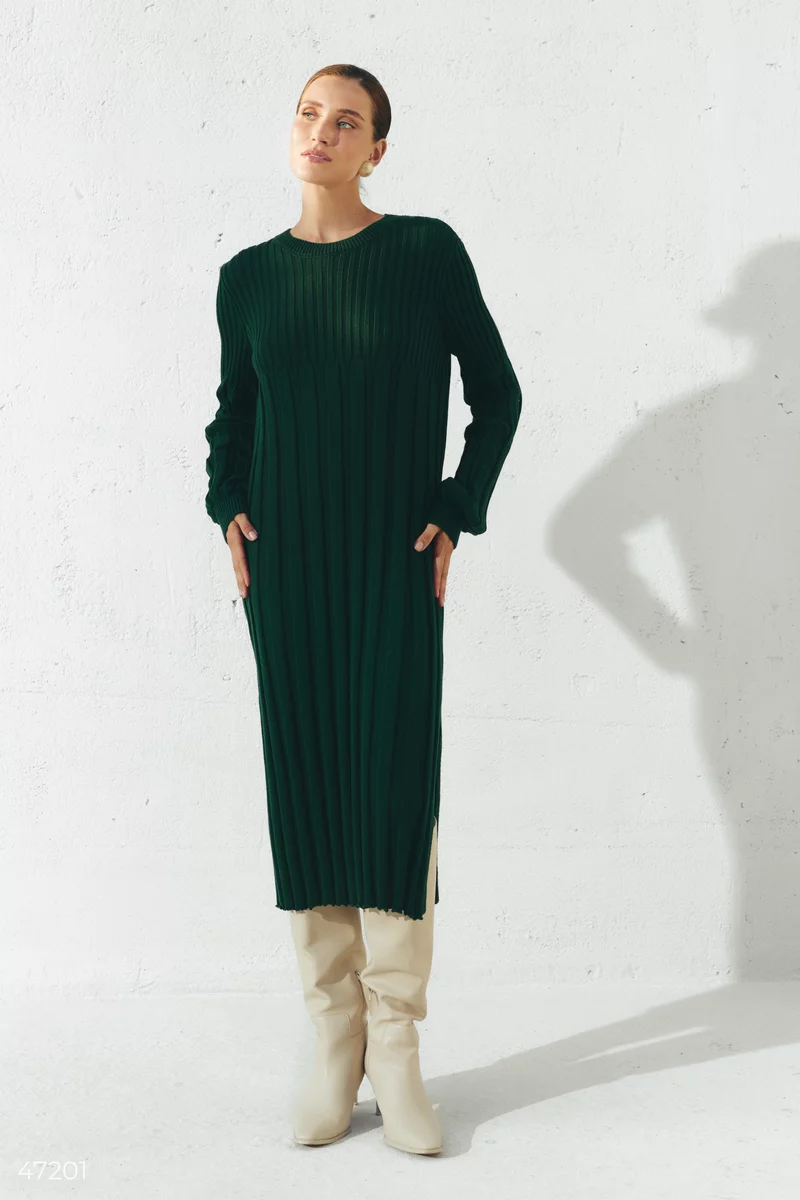 Green dress with embossed bottom and sleeves photo 4