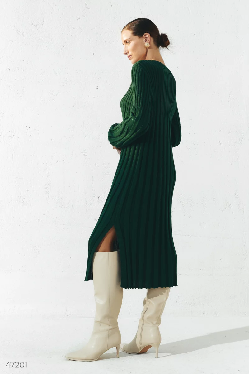 Green dress with embossed bottom and sleeves photo 5