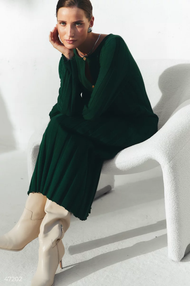 Green knitted midi dress with buttons photo 4