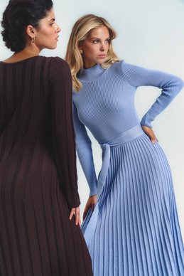 Blue knitted midi dress with pleating photo 1