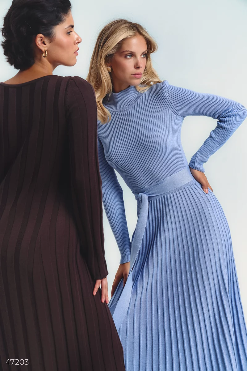 Blue knitted midi dress with pleating photo 1