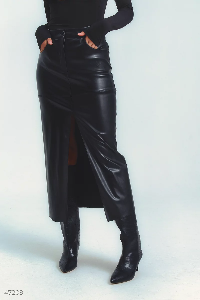 Midi leather skirt with slit photo 4