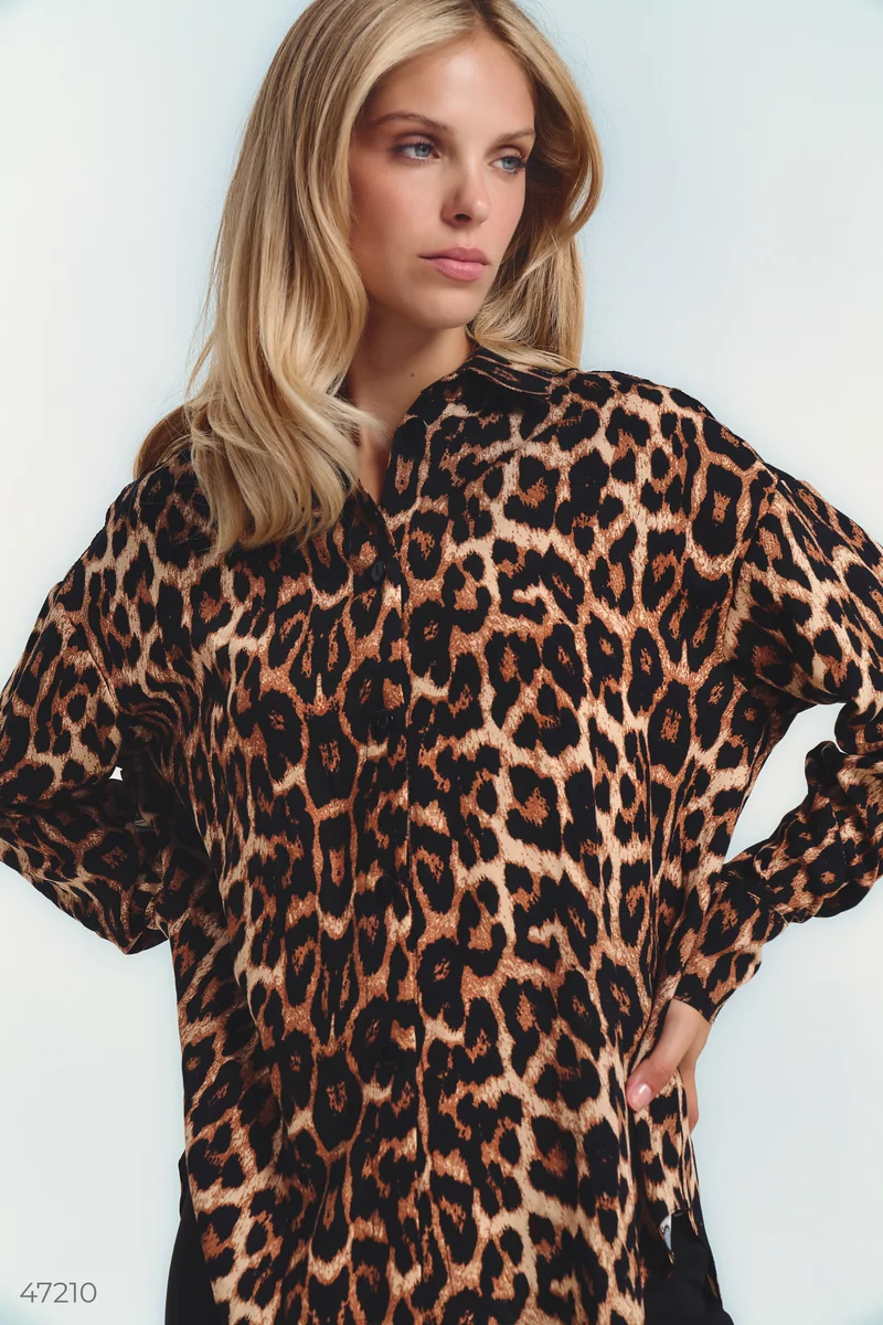 Loose fit shirt with leopard print photo 2