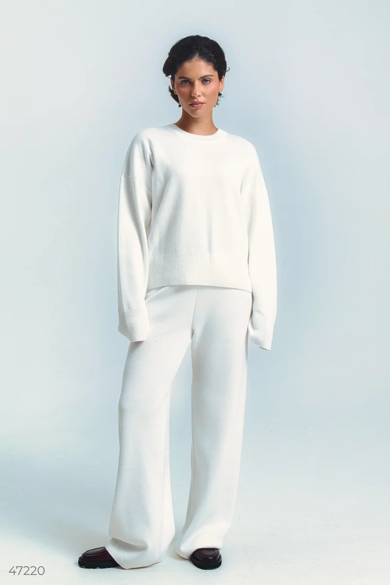 Milk knitted suit with trousers photo 3