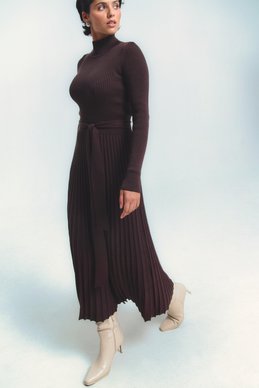 Milk knitted midi dress with pleating photo 2