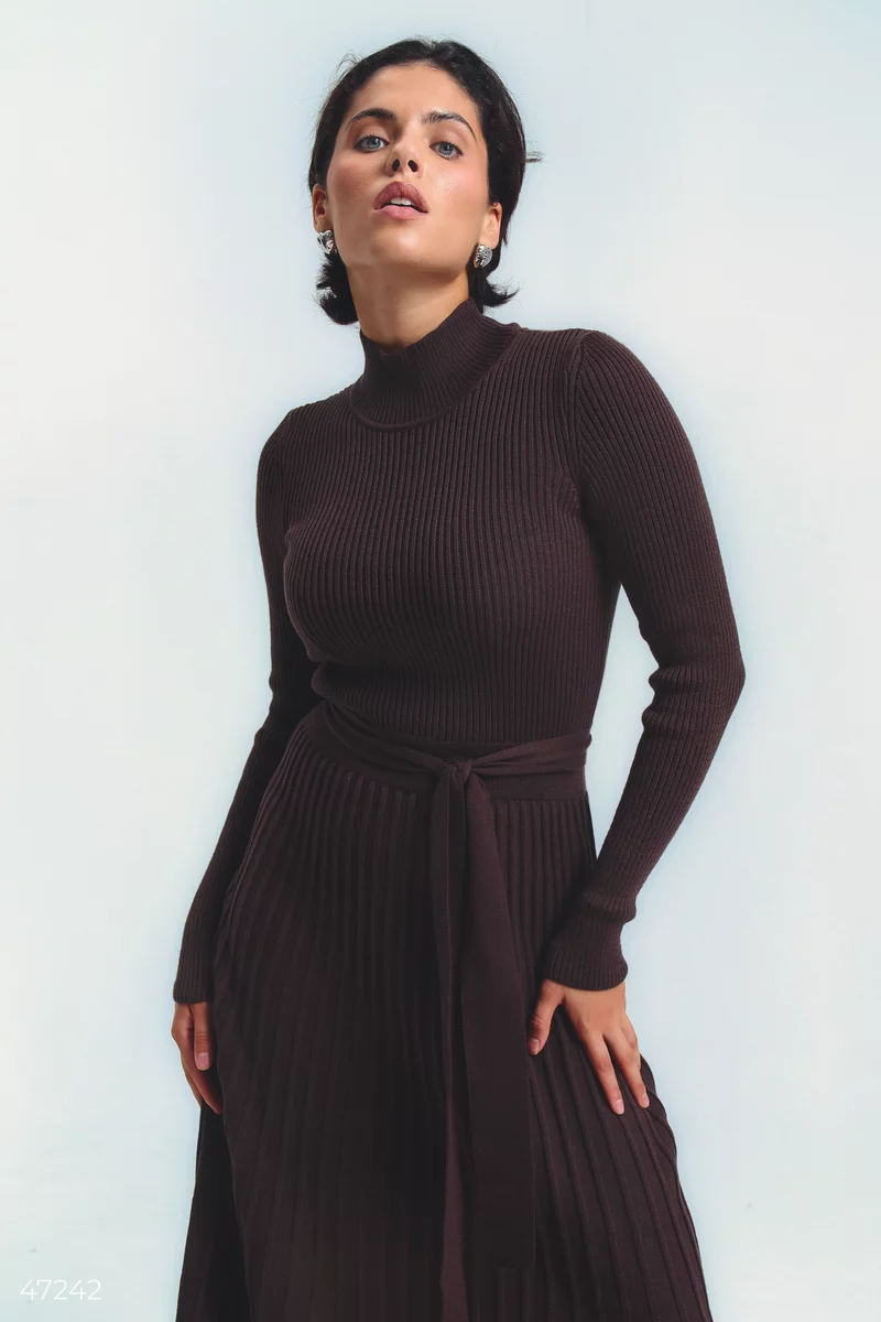 Chocolate pleated knitted midi dress photo 3