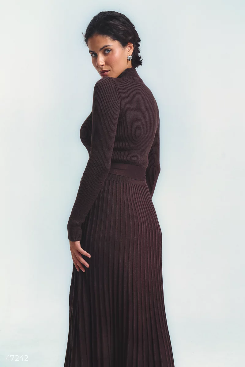 Chocolate pleated knitted midi dress photo 4