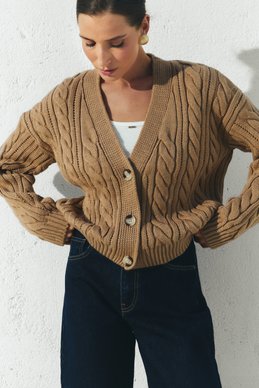 Red cardigan with braids photo 2