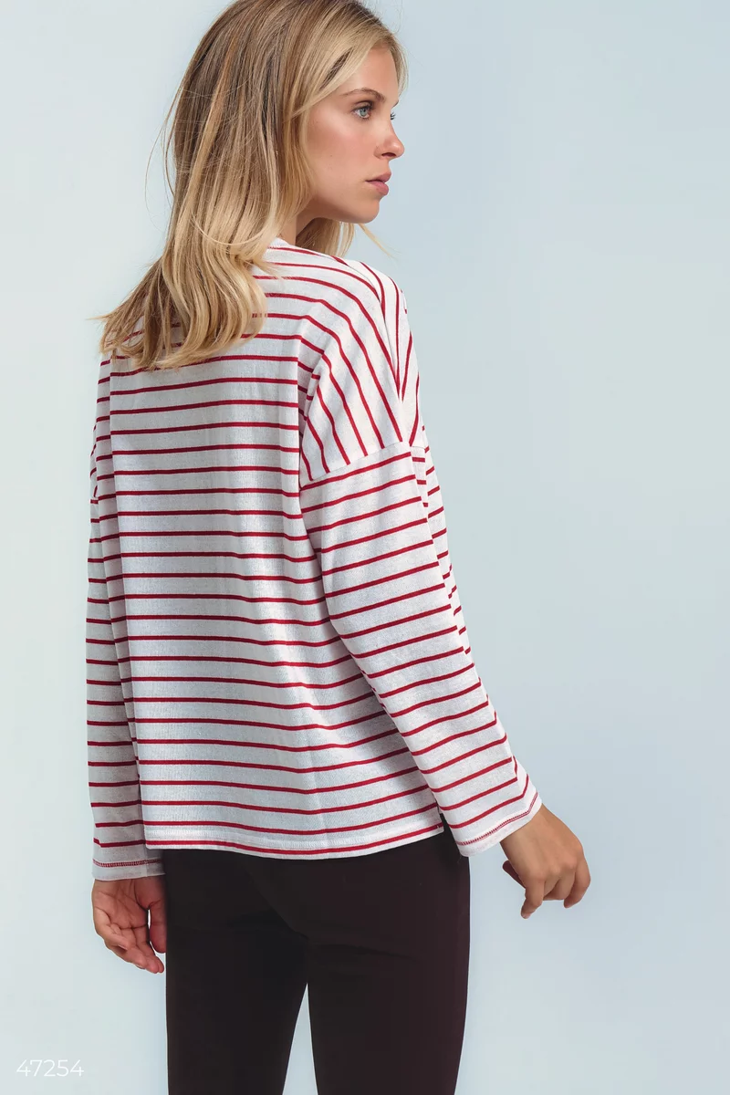 Oversized knitted longsleeve with a red stripe photo 3