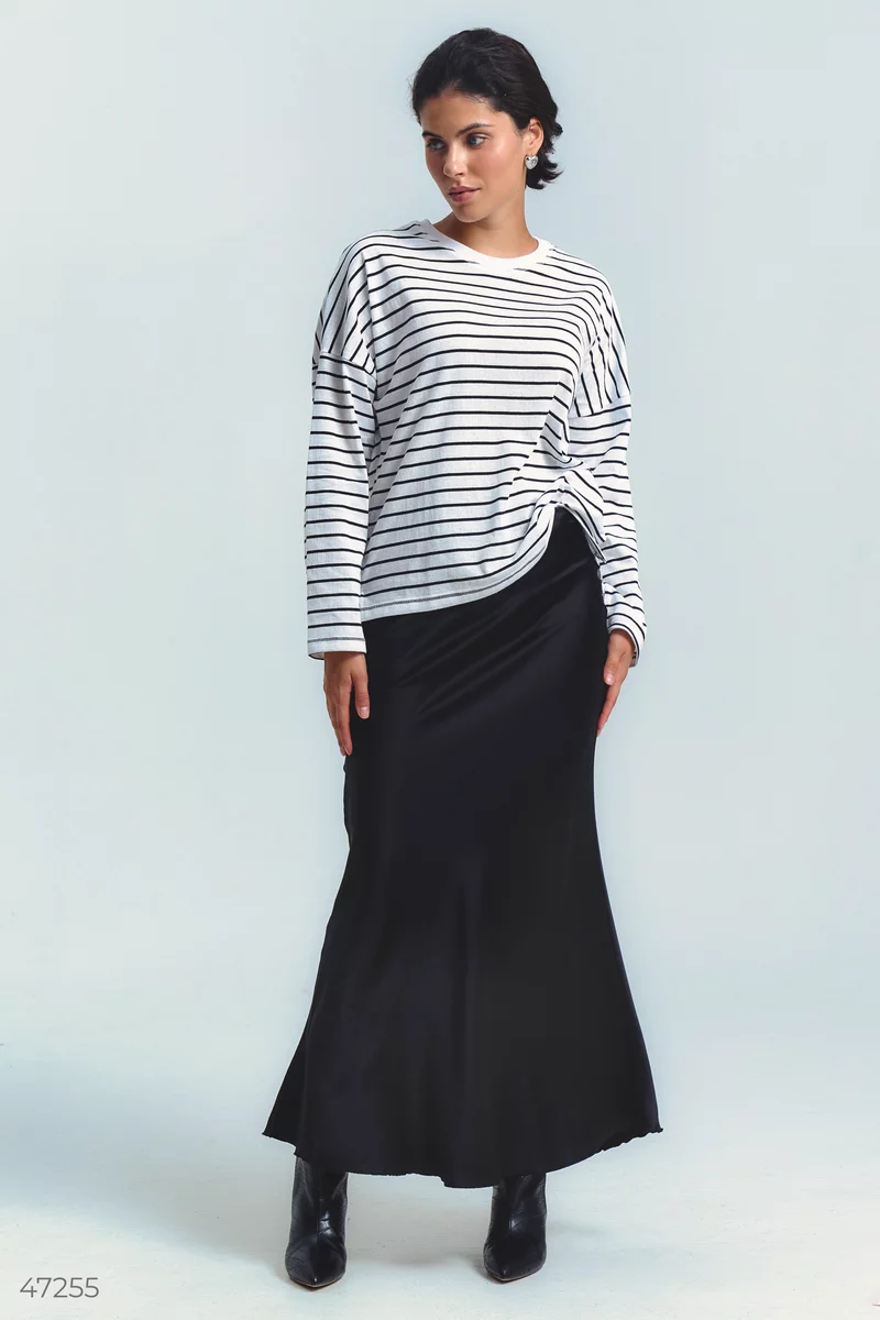 Oversized knitted longsleeve in fine stripes photo 4