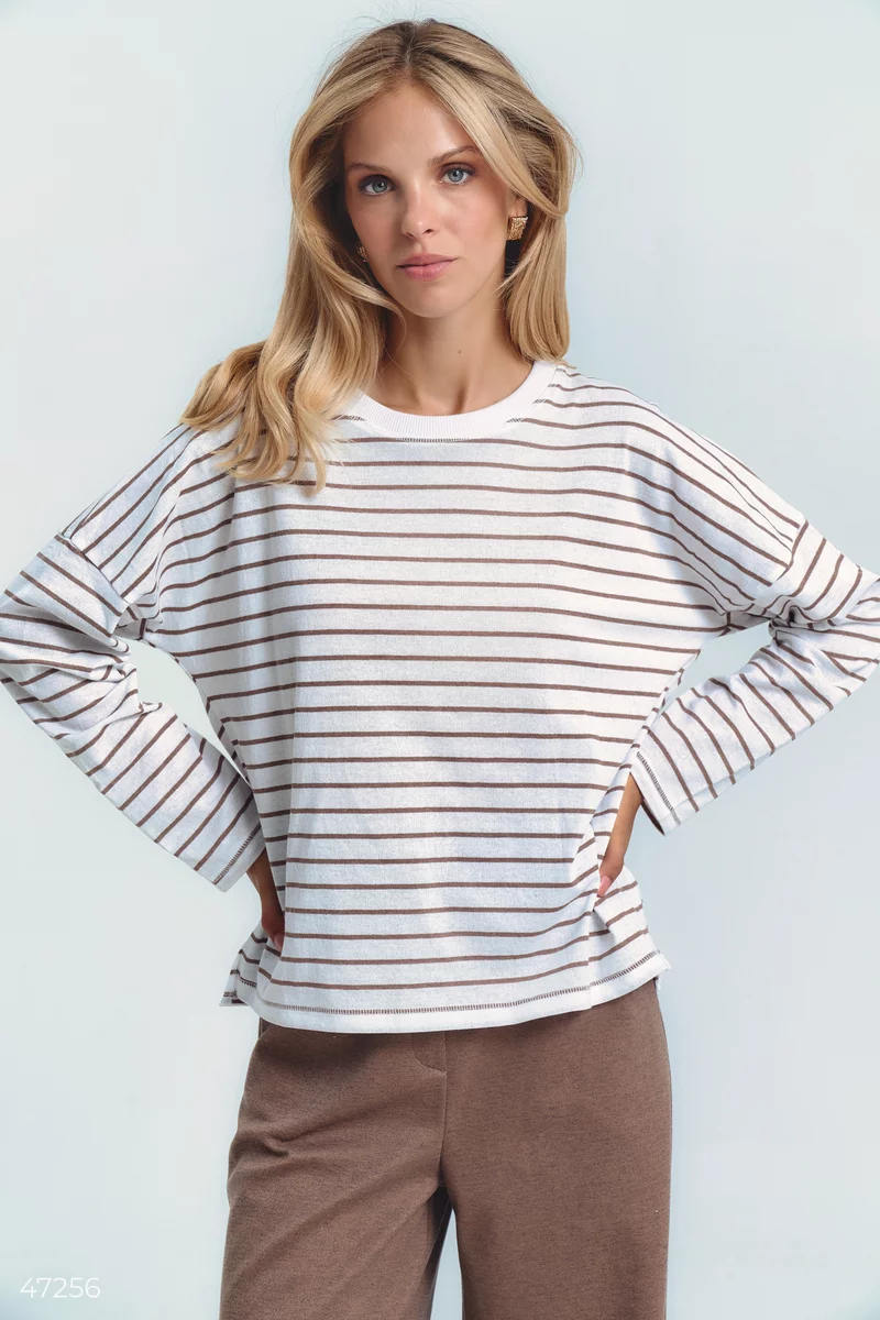 Oversized knitted longsleeve in a beige stripe photo 1