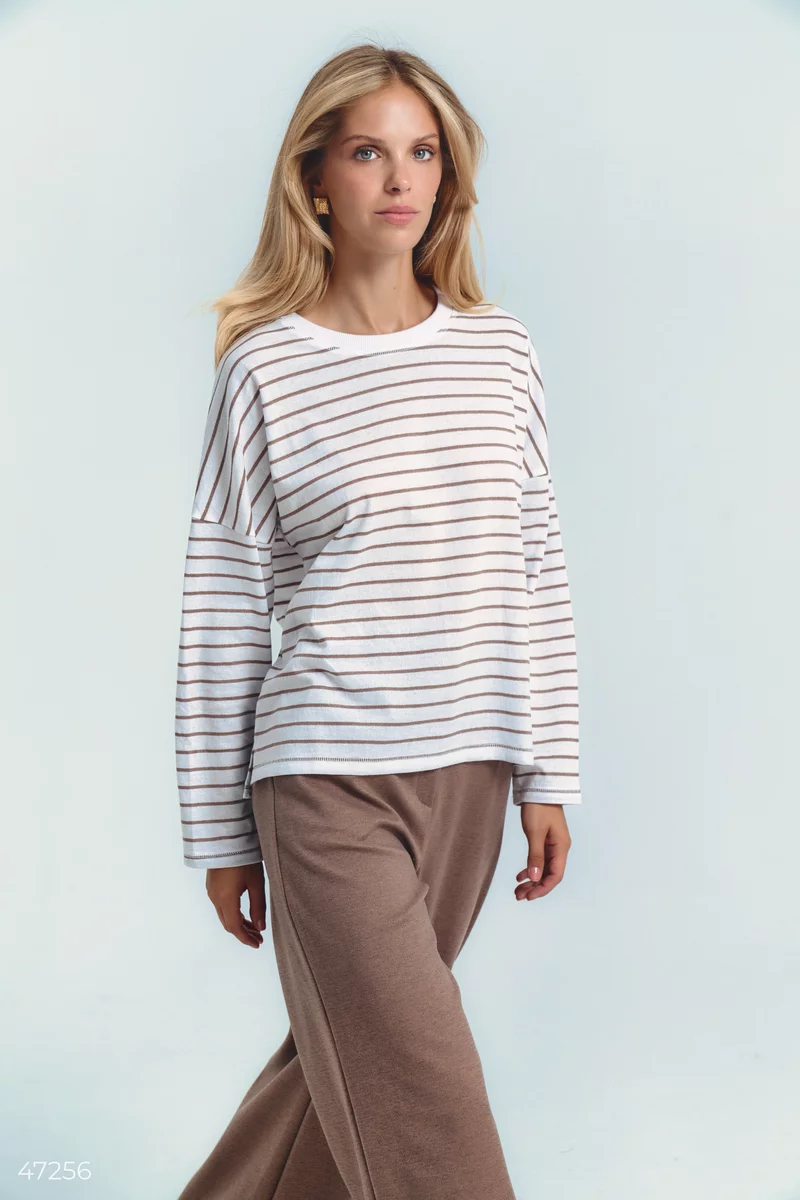 Oversized knitted longsleeve in a beige stripe photo 2