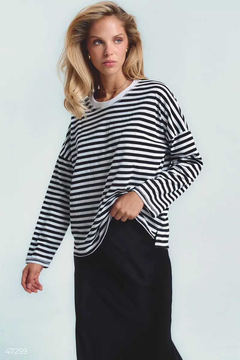 Oversized knitted longsleeve in black stripe photo 1