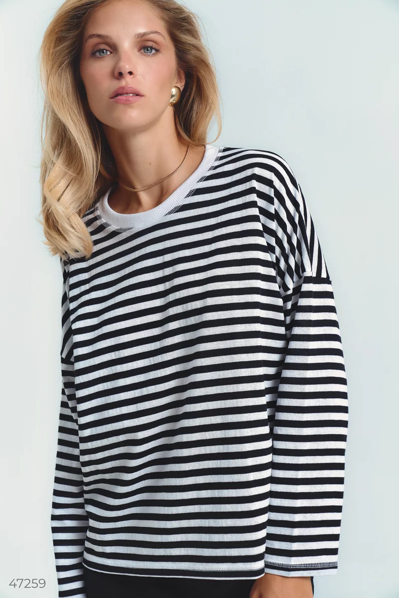 Oversized knitted longsleeve in black stripe photo 2