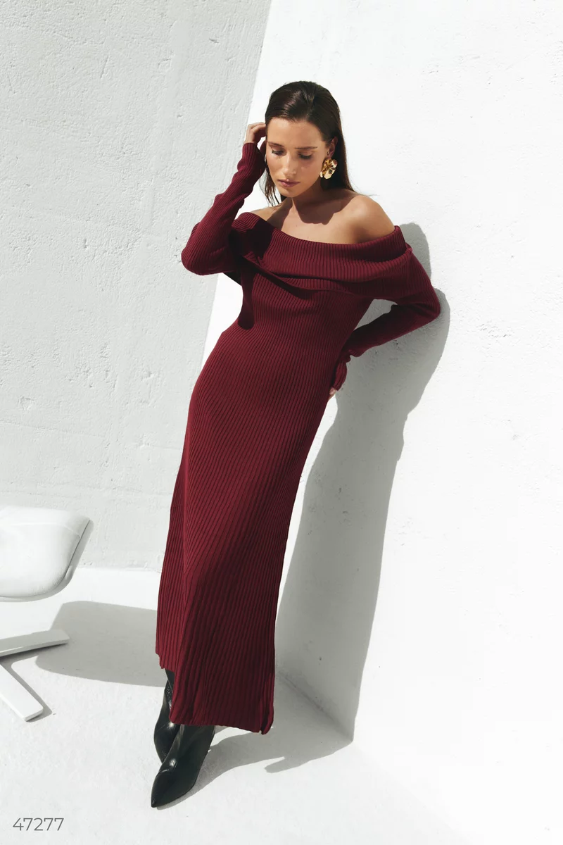 Burgundy knitted dress with open shoulders photo 2