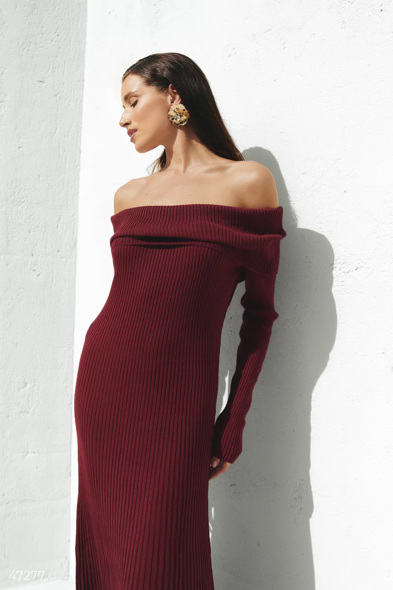 Burgundy knitted dress with open shoulders photo 4