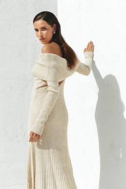 Milk knitted dress with open shoulders photo 2