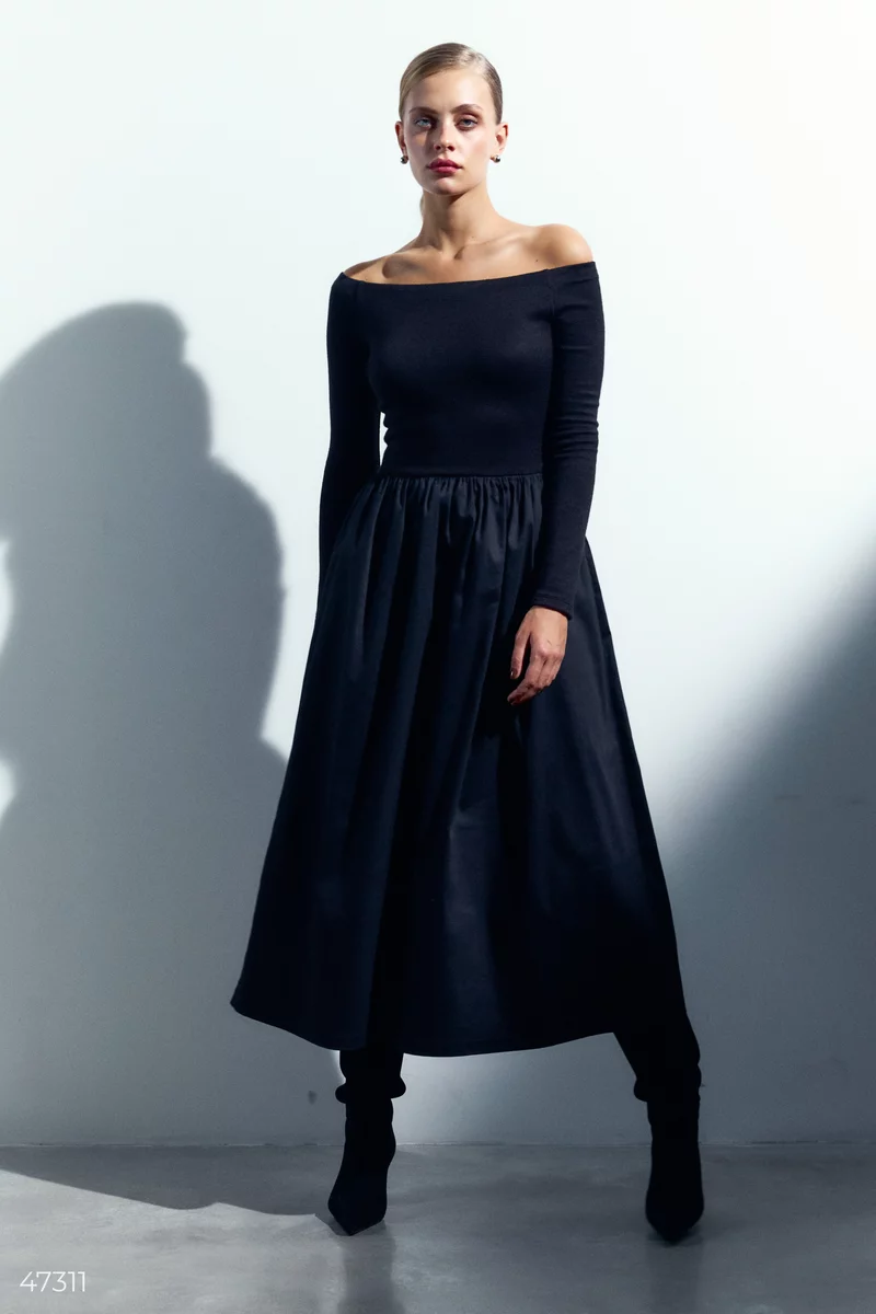 Black maxi dress with a full skirt photo 2