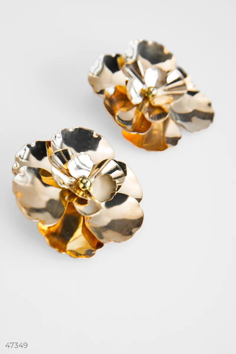 Golden earrings in the shape of a flower photo 1