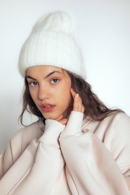 Milk angora hat with a lapel