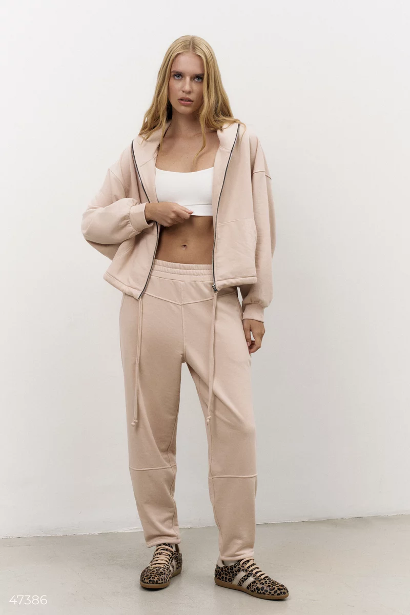 Beige suit with a hoodie and pants photo 4