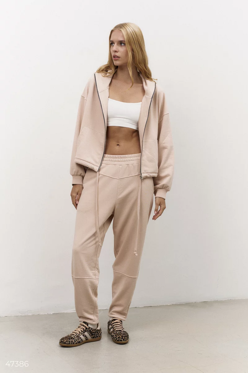 Beige suit with a hoodie and pants photo 5