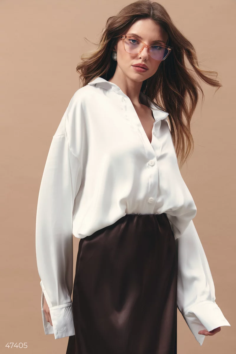 Milk silk blouse with turn-down collar photo 2