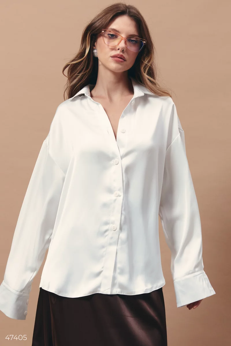 Milk silk blouse with turn-down collar photo 4