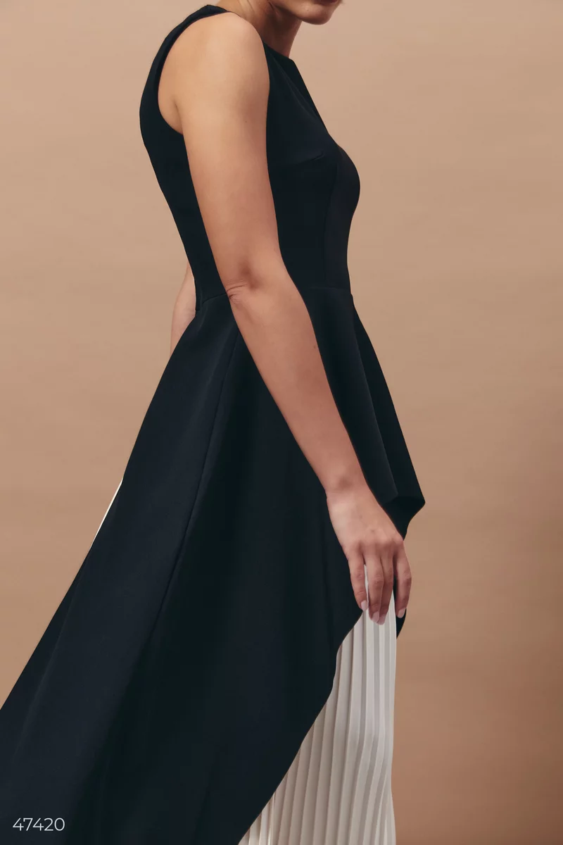 Black maxi dress with pleated skirt photo 3