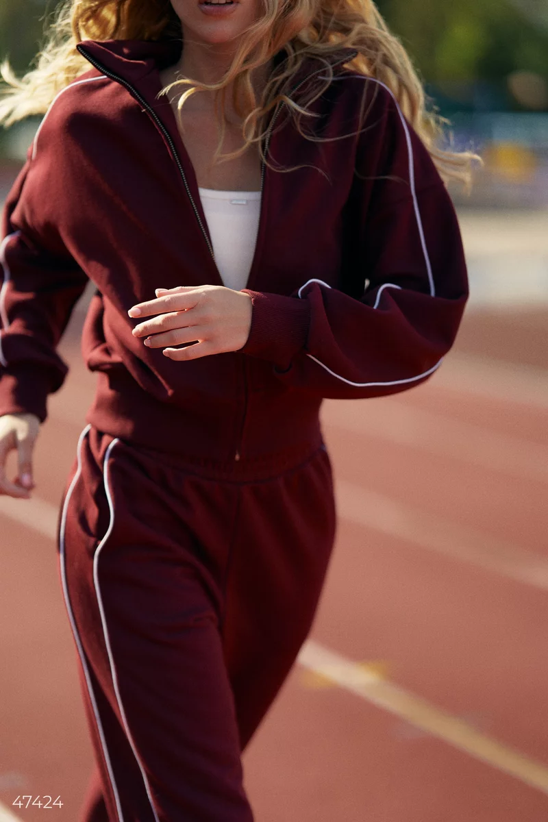 Burgundy knitted suit with a zipper photo 2