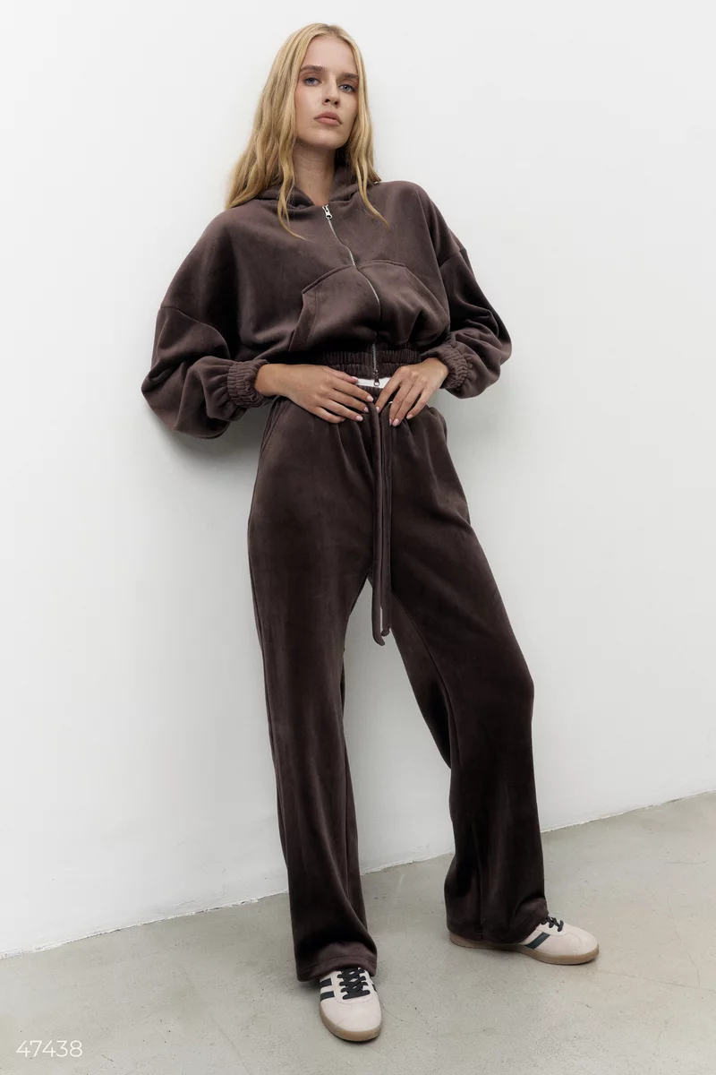 Velor suit with pants of a chocolate shade photo 1