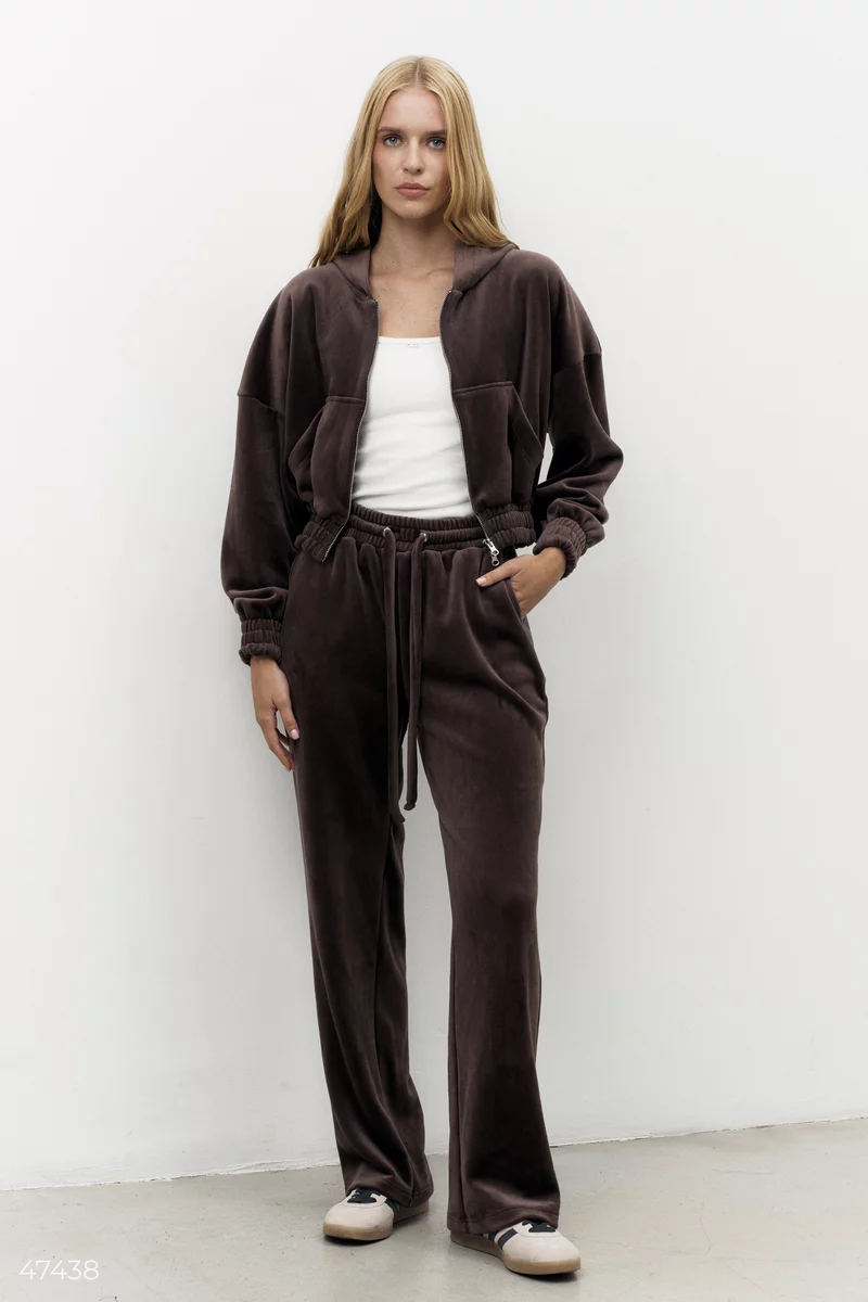 Velor suit with pants of a chocolate shade photo 3