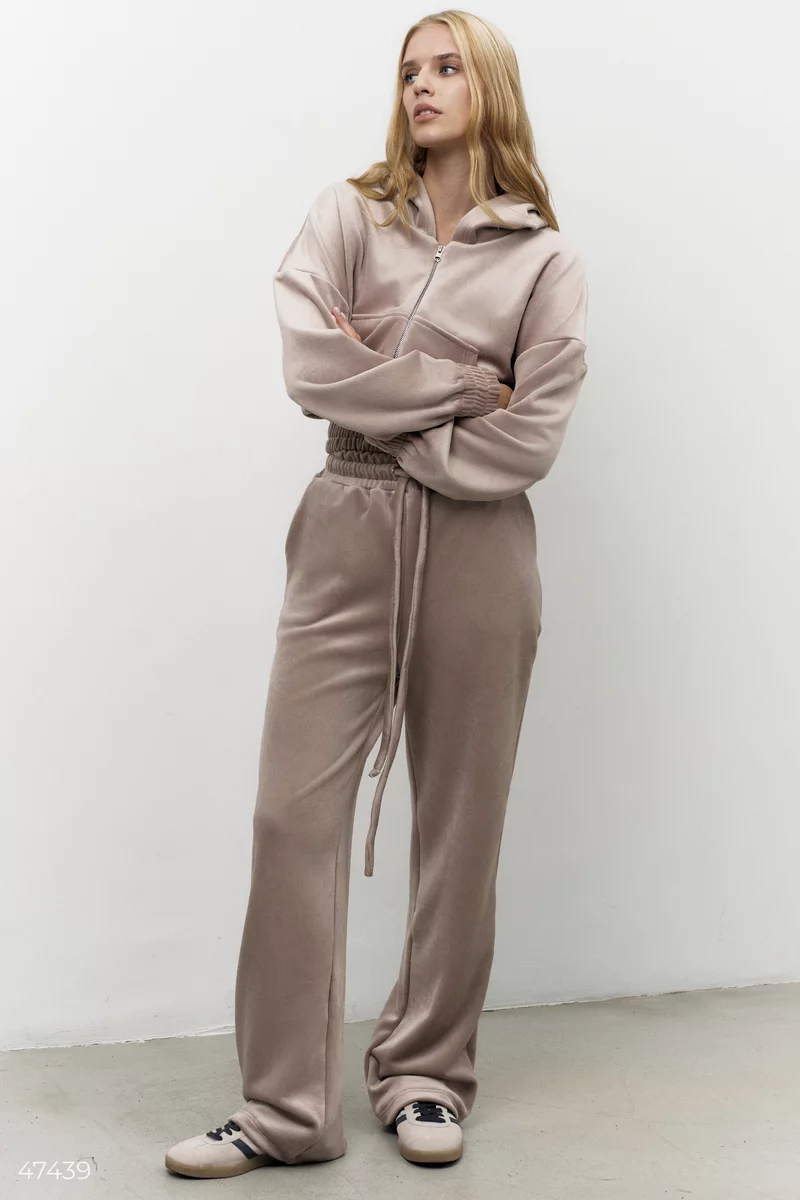 Beige velor suit with pants photo 1