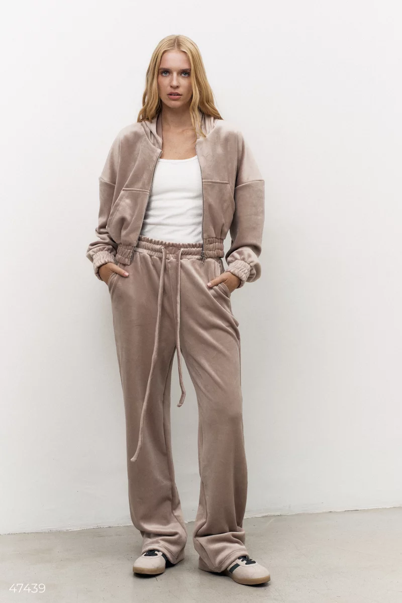 Beige velor suit with pants photo 3