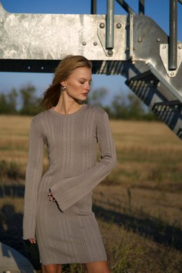 Gray mini dress with flared sleeves photo 2