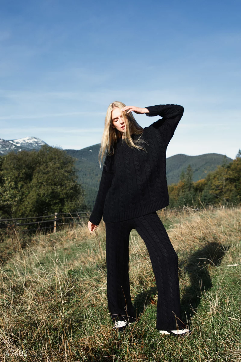 A black suit with an oversized sweater and pants photo 1