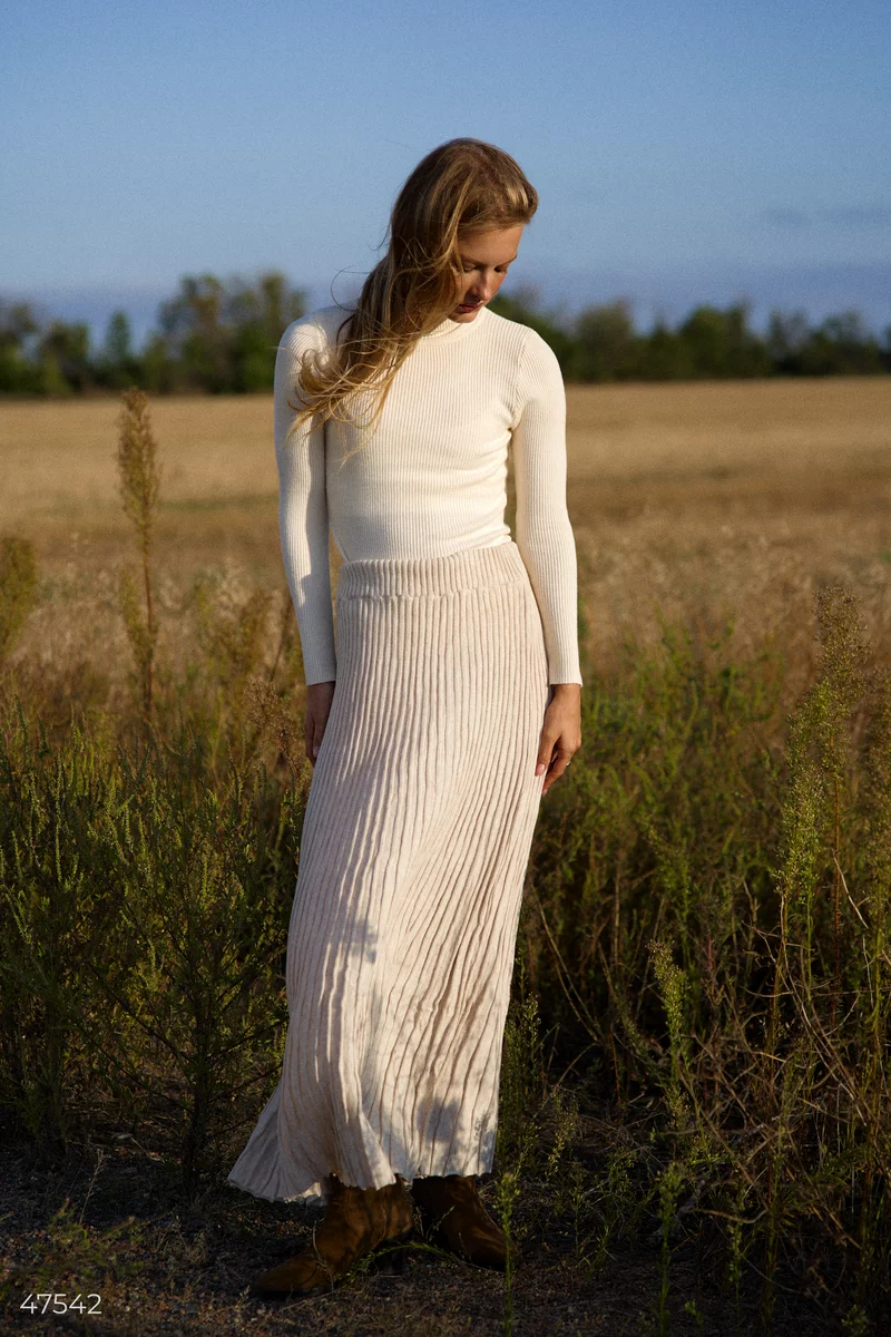 Beige knitted maxi skirt photo 2